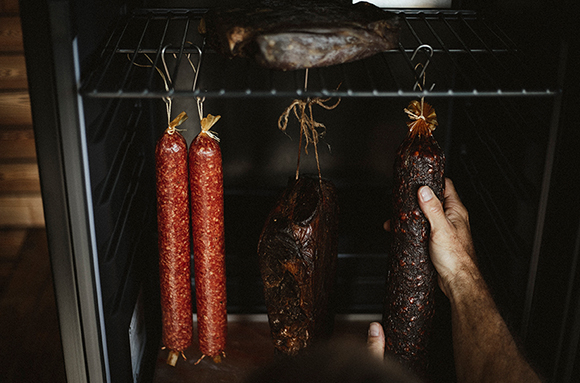 Schinken und Wurst vom Wild im DRY AGER