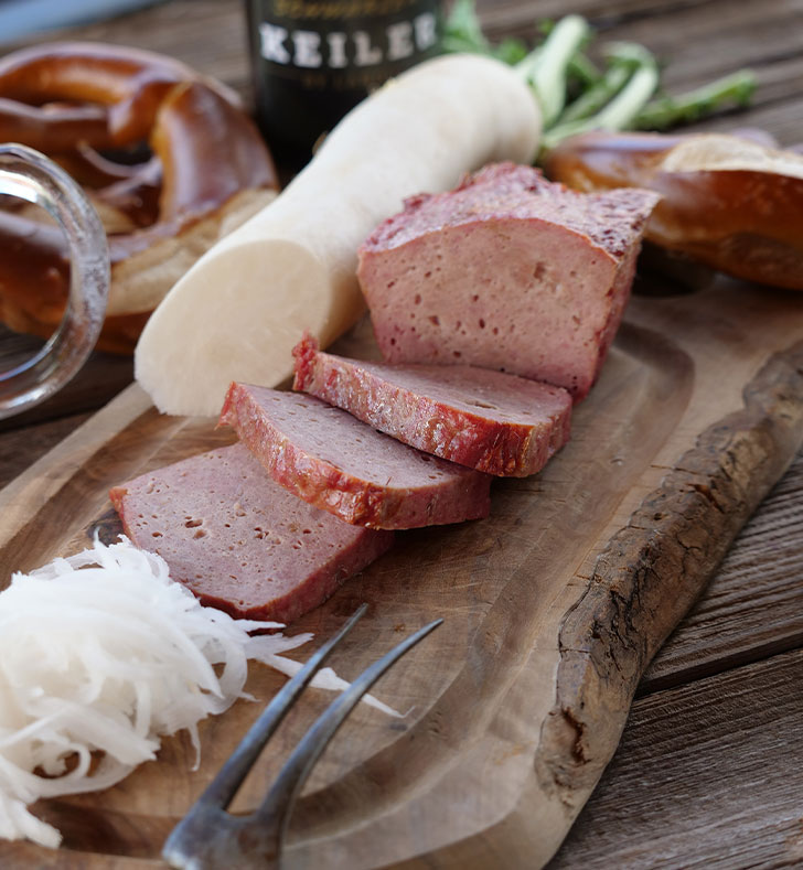 Wildleberkäse servieren